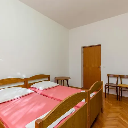 Simac 1893 شقة تروغير